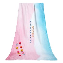 Cum să îți împachetezi prosoapele de plajă în timpul călătoriei și să previi lipirea nisipului?