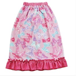 BathSkirt oferă caracteristici rezistente la apă și umezeală?